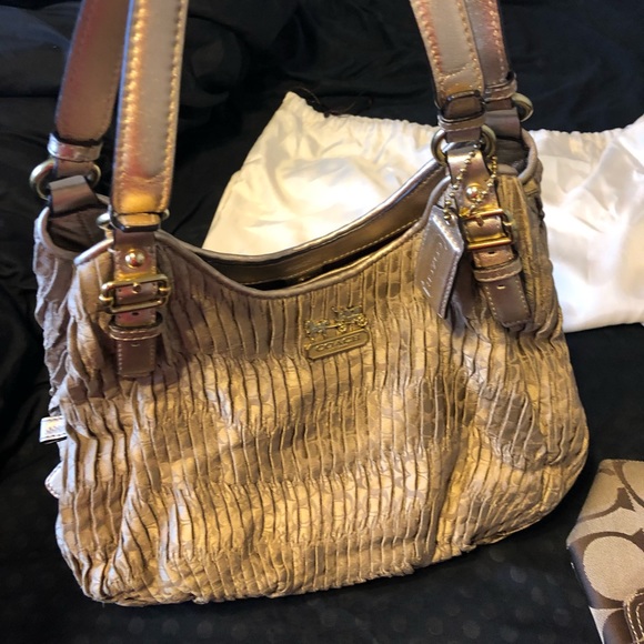 Beautiful Madison Coach bag ❤️ - Picture 2 of 8